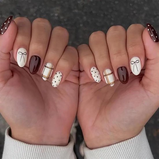 24 Stuks Press on Nails - Kunstnagels Kort met Herfst-Winter Bruin, Puntjes, Loops & Karo - Nagels voor het Plakken met Glitter Gradient voor Vrouwen & Meisjes, DIY Feest Manicure