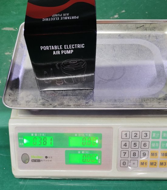 Buitenluchtpomp - Multifunctionele elektrische luchtpomp - Grote capaciteit - Draagbaar - LED-stroomindicator - 5200 mAh - 400 liter/minuut - Oplaadbare batterij - Uitgerust met 3 mondstukken - Snel oppompen voor boten/luchtmatrassen - Zwart