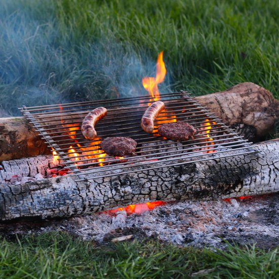 By Arnaud: Compacte oprolbare grill. Perfecte Bushcraft / kampeer grill. Past op de Firekorf By Arnaud van By Arnaud