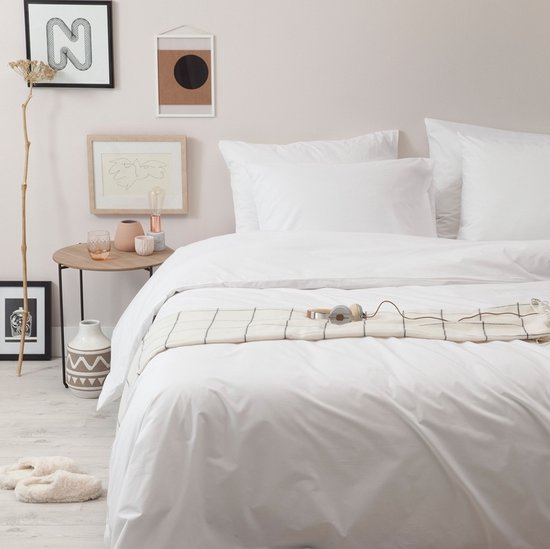 Cinderella Weekend Dekbedovertrek - 2 persoons - Katoen - 200x200/220 cm - Wit + 2 kussenslopen 60x70 van Cinderella