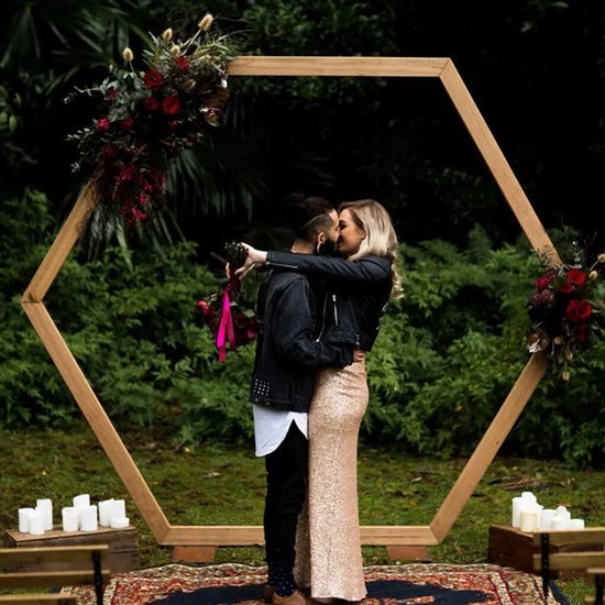 Collox Bruiloft boog zeshoek - Bloemen prieel - Ceremonie boog - Decoratie - Hout - 245 x 210 cm - Maximale lading 5 kg van Merkloos
