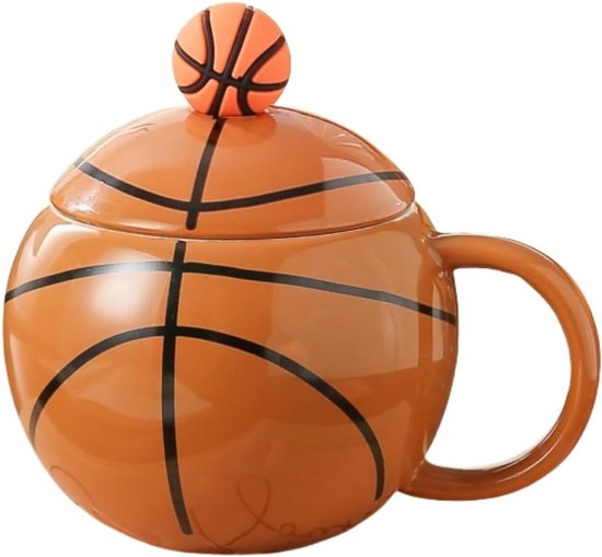 Dailygoods- Basketbalmok Grappig Ontwerp - Keramische Beker - Deksel en Lepel - Creatieve Mok - Basketbalgeschenk - Hoogwaardige Materialen