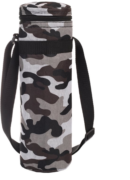 Deze ruime waterfleshouder is perfect voor geïsoleerde babyflesjes en heeft een verstelbare schouderband, waardoor hij ideaal is voor op reis en het opbergen van waterflessen. Inhoud: 1,5 liter; ritssluiting met zwart-wit camouflageprint