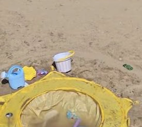 Ingraaf strandbadje kleur geel voor peuters om op strand in kuiltje te plaatsen
