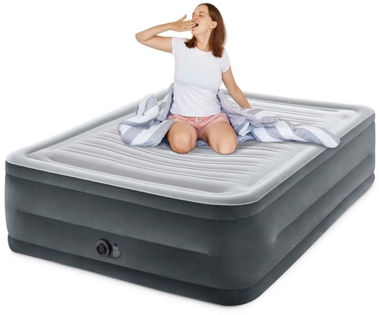 Intex Queen Comfort-Plush Luchtbed met ingebouwde pomp | Tweepersoons | Extra hoog | 203 x 152 x 56 cm | Inclusief bijpassend hoeslaken + reparatiekit + twee hoofdkussens van Intex