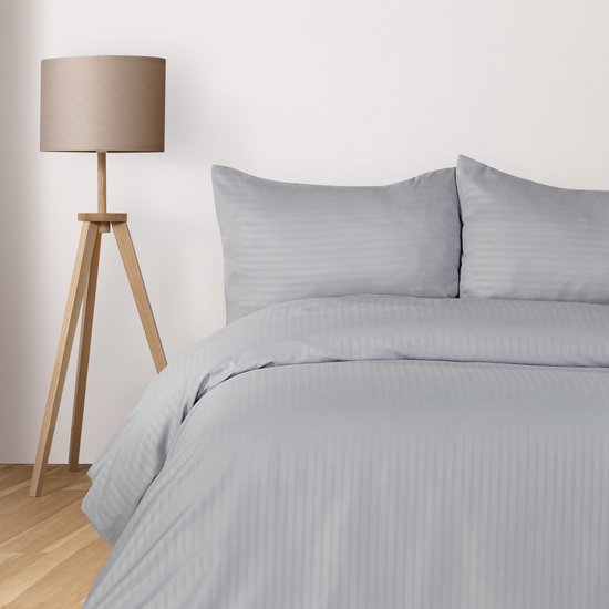 Komfortec Hotelkwaliteit Dekbedovertrekset met Rits - 140x200 cm + 1x kussensloop 80x80 cm - Grijs van Komfortec