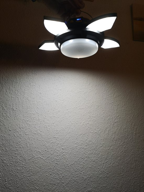 Krachtige Solar Camping & Noodlamp 96LED- met Grote Batterij, Oplaadbaar via USB Kabel van Easymaxx