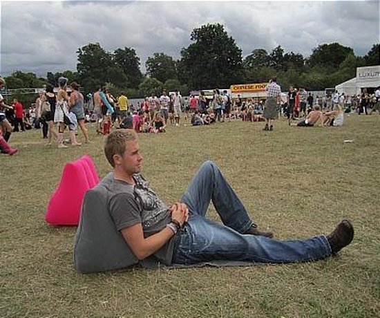 Lazy (Wicked) Wedge opblaasbaar loungekussen/stoel GRIJS van Wicked Wedge