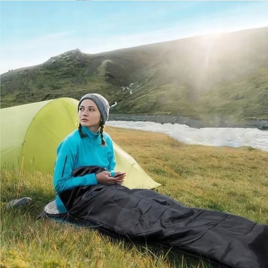 Lichtgewicht slaapzak 210x75 cm met capuchon en ritsbescherming - Hypoallergene vulling - Ideaal voor kamperen en wandelen