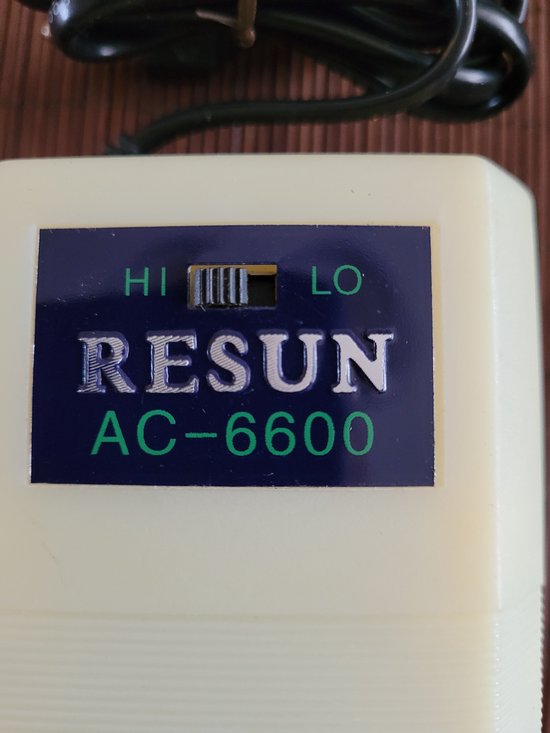 Luchtpomp Resun AC 6600 2 uitgangen Incl.terugslagkleppen van Resun