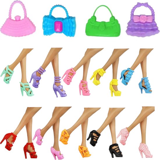 Lynn’s accessoires voor modepop - Set van 10 paar schoenen en 4 handtassen - Geschikt voor Barbie pop - In Cadeauzakje van Merkloos