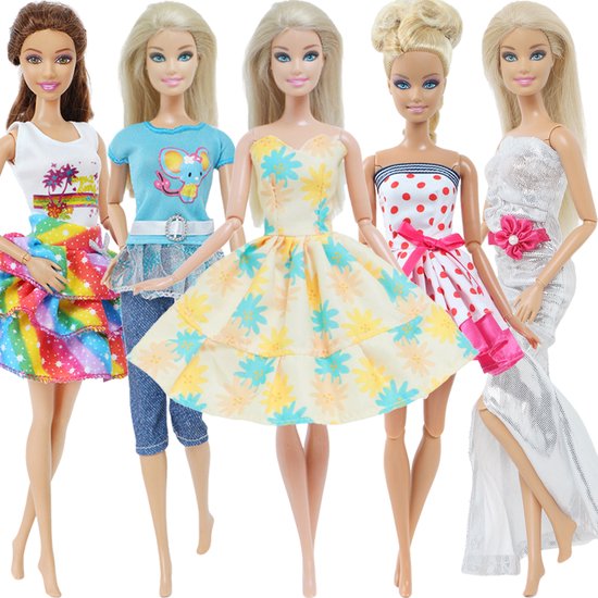 Lynn’s poppenkleertjes - Set ‘Tara’ - Geschikt voor Barbie pop - Set van 5 outfits - Kleding voor modepoppen - Cadeauzakje van Merkloos