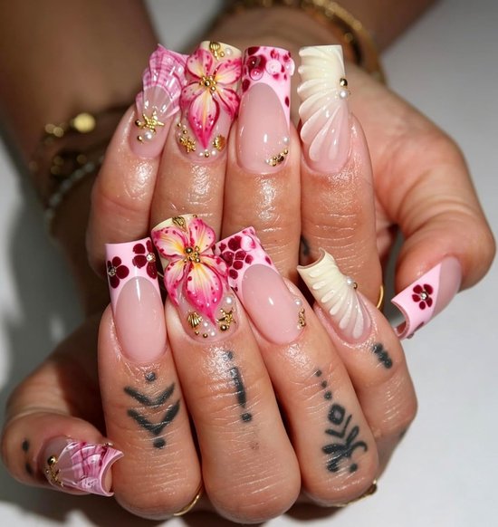 on Nails Lang, Vierkant Roze Frans 3D Bloemen Floral Zeester Schelp Streep Parel Design Y2K Nep Nagels met Nagellijm, Kleurverloop Bloemen Zomer INS Lange Kunstnagels-BL33