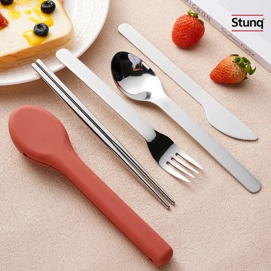 Stunq® Draagbare Camping Bestekset met Rode Siliconen Hoes - 304 RVS Mes, Vork, Lepel en Eetstokjes