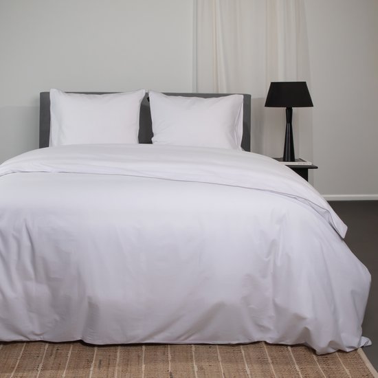 Superieur Dekbedovertrek Twin Face - Wit - 100% Katoen - 140x200/220cm Eenpersoons - Streel wit dekbedset - adembenemend in uitstraling - optimaal ventilerend en ademend van Living Comfort