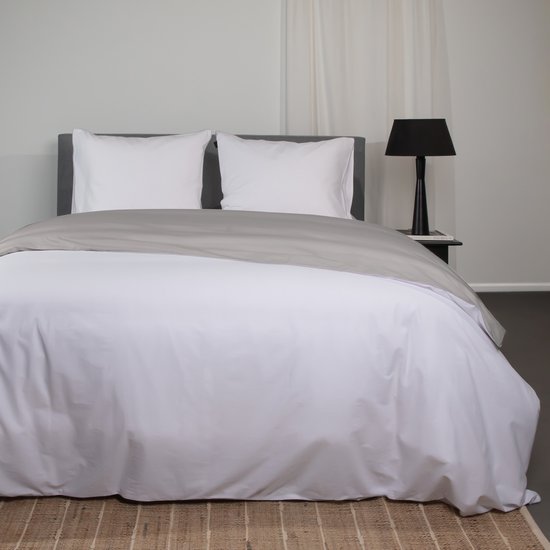 Superieur Dekbedovertrek Twin Face – Wit / Lichtgrijs - 100% Katoen - 200x200/220cm Tweepersoons – Streel witte met lichtgrijze dekbedset – adembenemend in uitstraling – optimaal ventilerend en ademend van Superieur