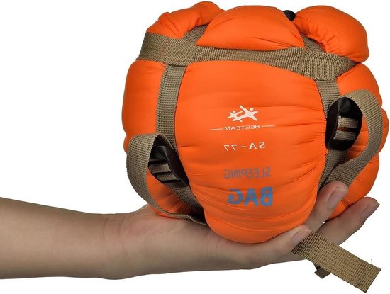 Ultra lichte rechthoekige slaapzak voor warm weer kamperen- rugzakreizen en wandelen- waterdicht en compact van Quechua