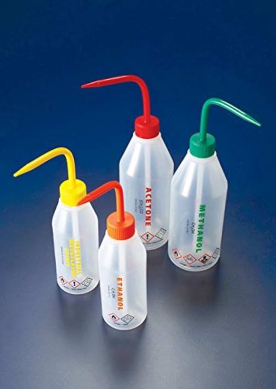 Wasfles 500 ml flesformaat met gedestilleerd water witte dop